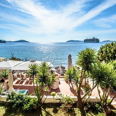 Dafni Aparthotel 3*